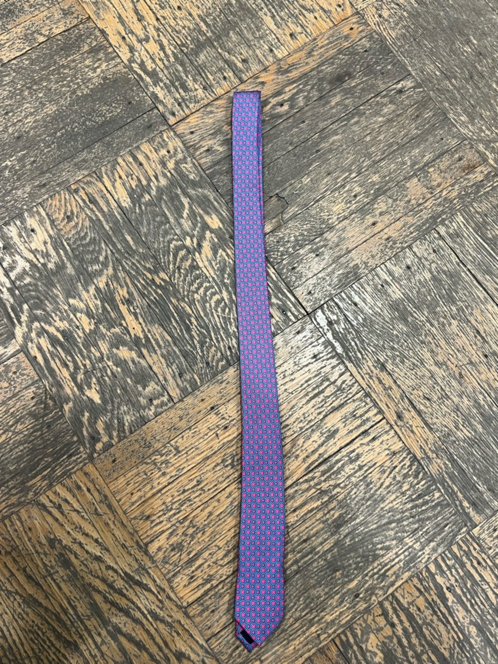 Men’s pink and blue tie